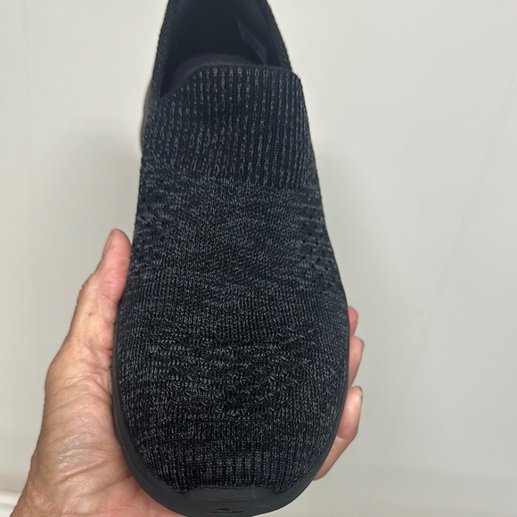 Skechers Black Athletic Slip-On Shoes with Breathable Mesh Air Cooled - Picture 2 of 14